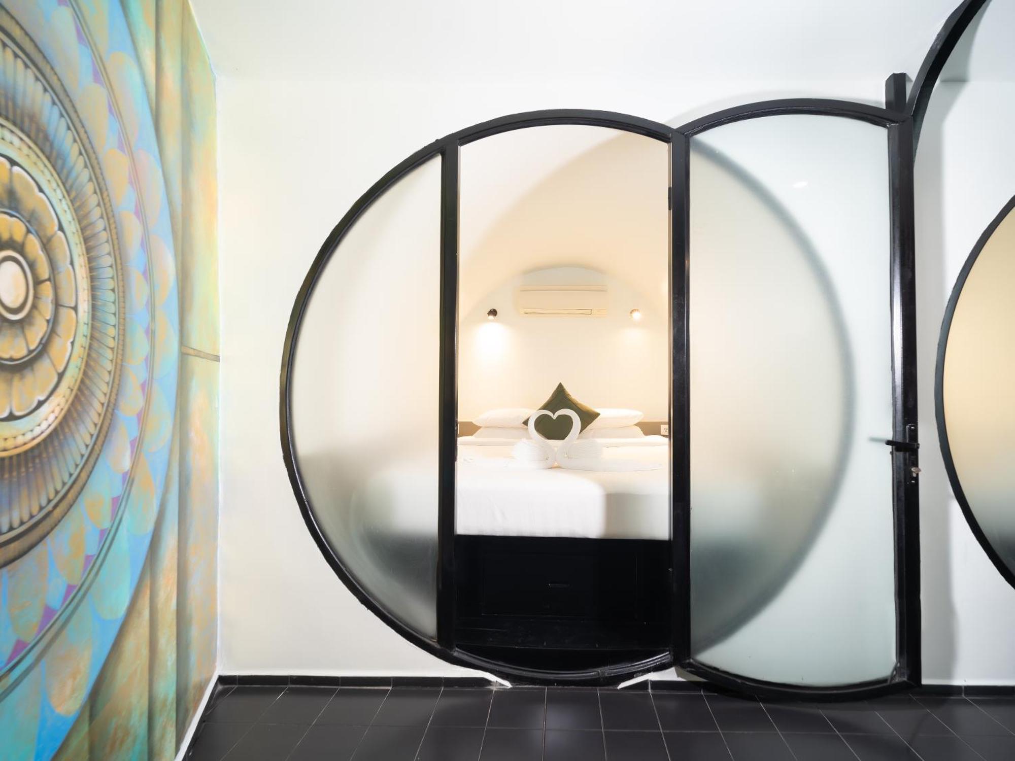 ホテル Tunnel Urban Retreat シェムリアップ エクステリア 写真