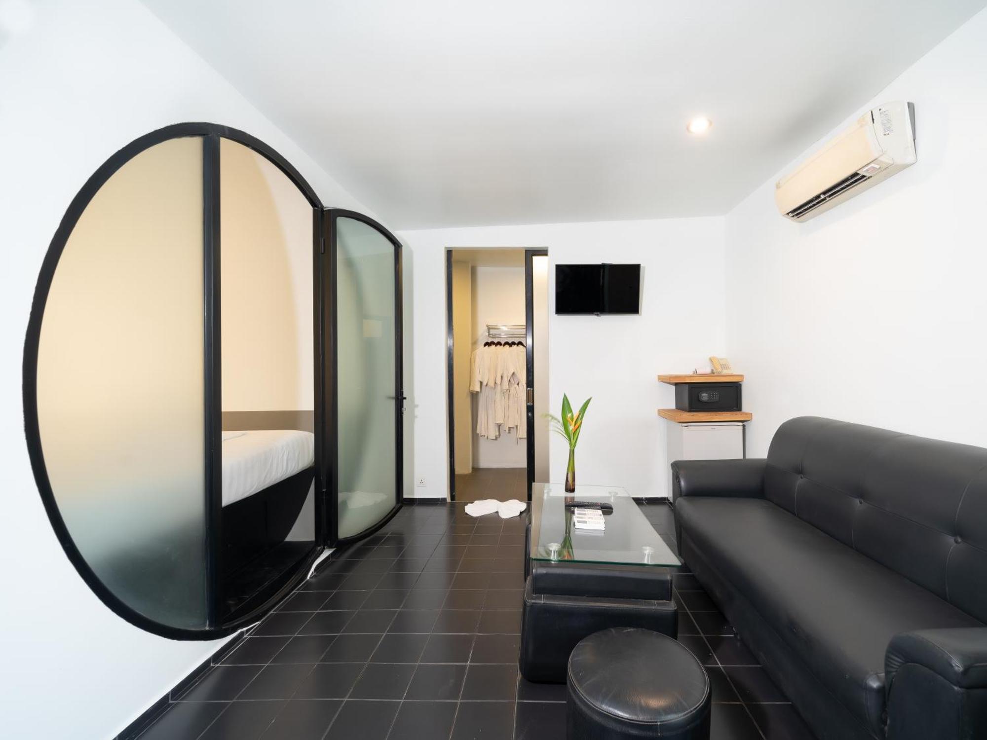 ホテル Tunnel Urban Retreat シェムリアップ エクステリア 写真
